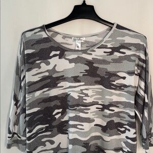 ❤️3/$30 Just Be Camouflage Print Light Weight Stretchy Women's Top